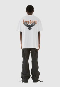 MJ Gonzales BRAVE SOAR HEAVY OVERSIZED  - Print T-shirt - white