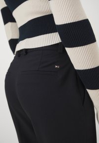 Tommy Hilfiger CORE FLARED PANT - Püksid - dark blue