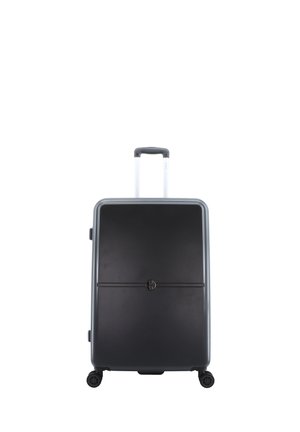 Hartschalentrolley in Schwarz mit glatter Oberfläche, silbernen Griffen und vier Rollen. Verfügt über einen Frontverschluss und ein minimalistisches Design.