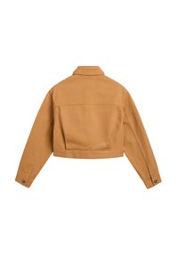 Krótka kurtka w ciepłym, jasnobrązowym kolorze, wykonana z teksturowanej tkaniny. Posiada kołnierz, długie rękawy i mankiety zapinane na guziki oraz prosty tył.
