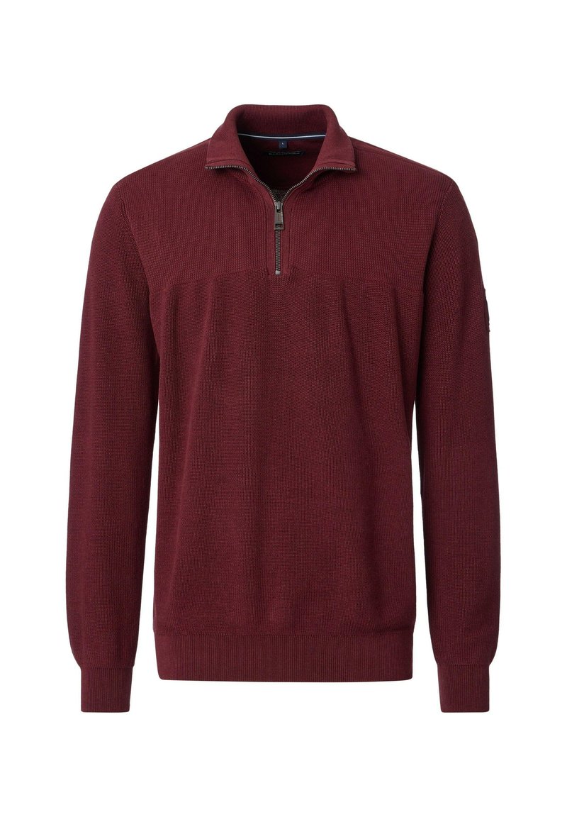 Burgunderfarbener Pullover mit einem Viertel-Reißverschluss-Kragen, gerippter Textur, langen Ärmeln und kontrastierenden blauen Details am inneren Kragen.