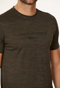 Endurance S/S PERFORMANCE - Tekninen t-paita -  wren
