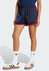 adidas Originals SPRINTER - Šortky - night indigo   better scarlet