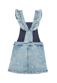 Lette blauwe denim overgooier met ruches op de schouderbanden, voorzien van meerkleurige hart- en bloemenborduursels op de rok.