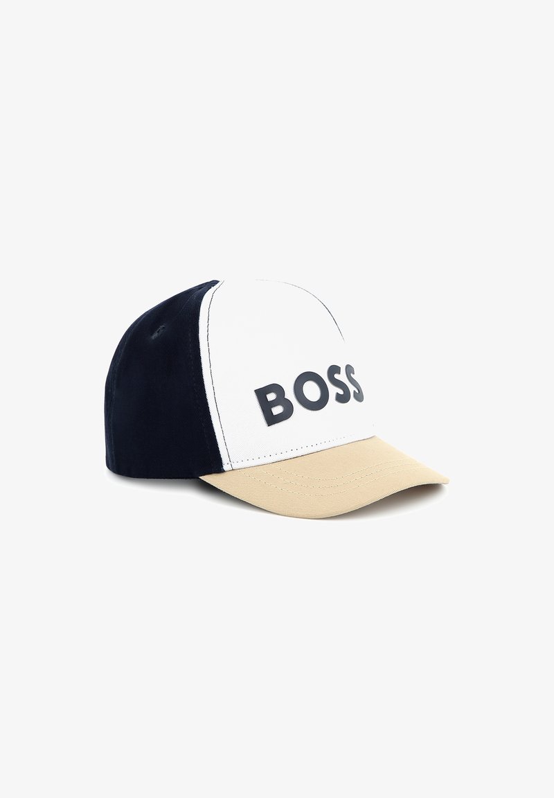 Pet in marineblauw, wit en beige stof; heeft een platte rand en een groot "BOSS" logo in zwart aan de voorkant. Gestructureerd ontwerp, zes-panelenconstructie.