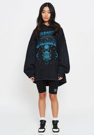 - Bluza z kapturem