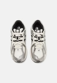 New Balance 1906 - Sneaker low - white/black/silver