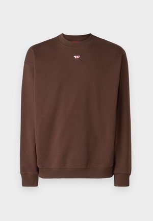 Felpa marrone con maniche lunghe e scollo rotondo. Presenta un piccolo logo bianco sul petto. Realizzata in tessuto morbido e texturizzato.