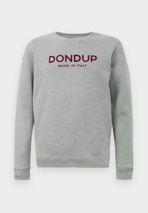 Sudadera de cuello redondo en gris claro con mangas largas y texto en color burdeos "DONDUP MADE IN ITALY" en el centro del frente.