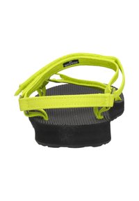 Chanclas de goma negra con correas de nailon verde brillante. Presenta una base texturizada para un mejor agarre y múltiples posiciones ajustables de las correas.