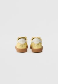 Bronx BOBBIE - Tossud - panna yellow/off white