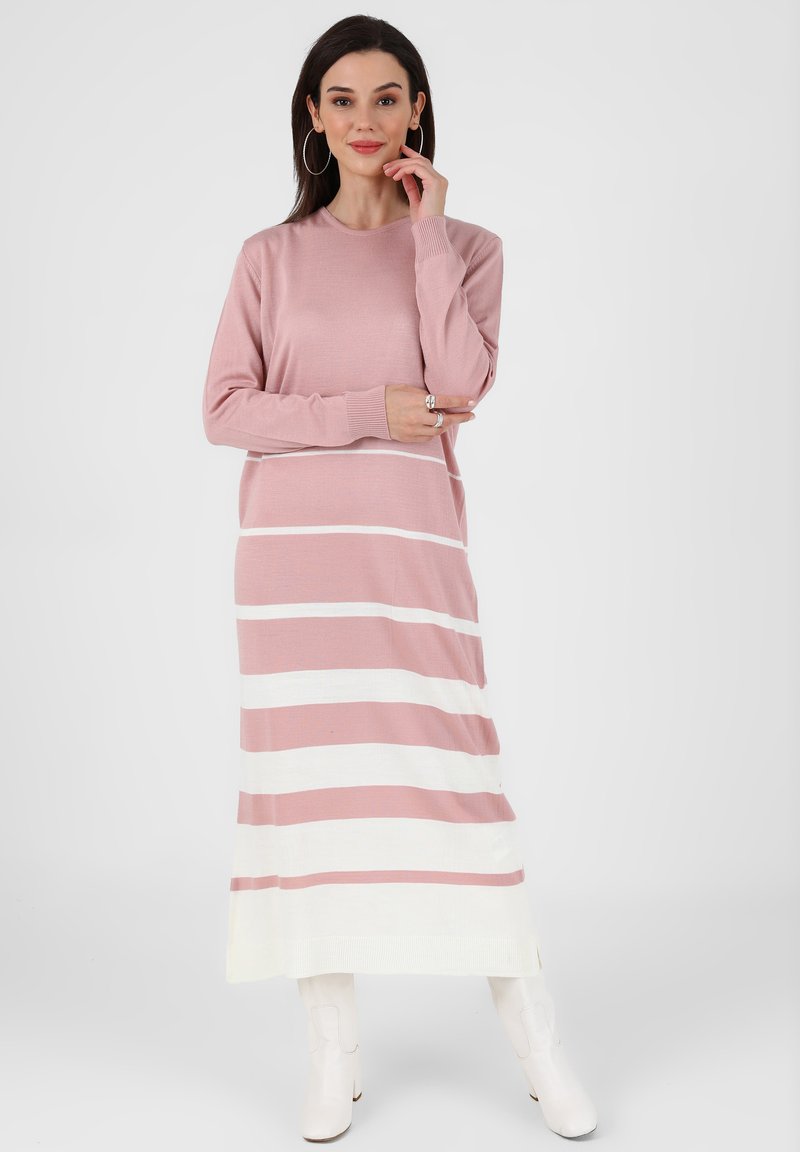 Modanisa POWDER CREW NECK TAVIN - Robe pull - pink/rose - ZALANDO.FR