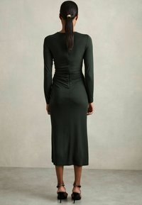 Reiss ROSIE RUCHED MIDI - Pouzdrové šaty - dark green