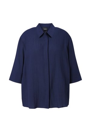 Granatowa, luźna koszula z długim rękawem, klasycznym kołnierzem i ukrytymi przednimi guzikami, wykonana z teksturowanej tkaniny.