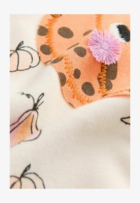 Niewybrane, ecru white pumpkin print