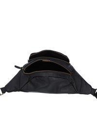Zwarte leren tas met twee ritscompartimenten, textuurafwerking, verstelbare schouderband en accenten van goudkleurig beslag.