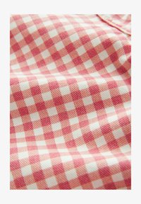 Unselected, red white gingham