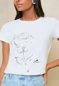 Lipsy FOIL PRINTED ROUND NECK REGULAR - Trükipildiga T-särk - white