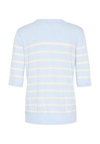 Helehelesin helesin sinine kudum, millel on horisontaalsed kreemised triibud, lühikesed varrukad ja ümar kaelus. Omab lõdva istuvust ja tekstuurset kangast.