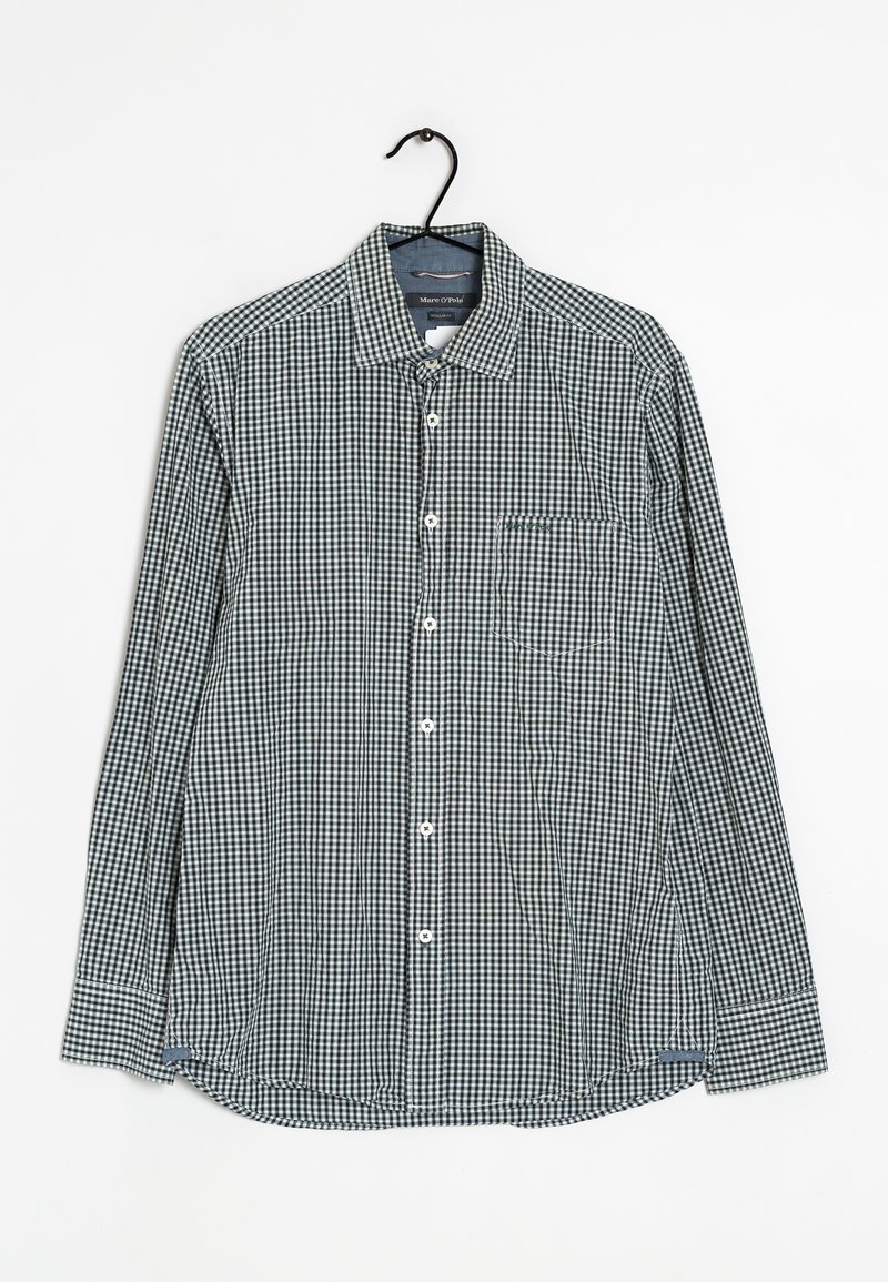 Geruite lange mouw blouse in groen en wit, met een knoopsluiting, kraag en een borstzak; de stof lijkt glad en lichtgewicht.