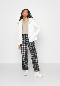 ONLY ONLNEWSEDONA LIGHT SHORT JACKET  - Casaco de verão - antique white melange