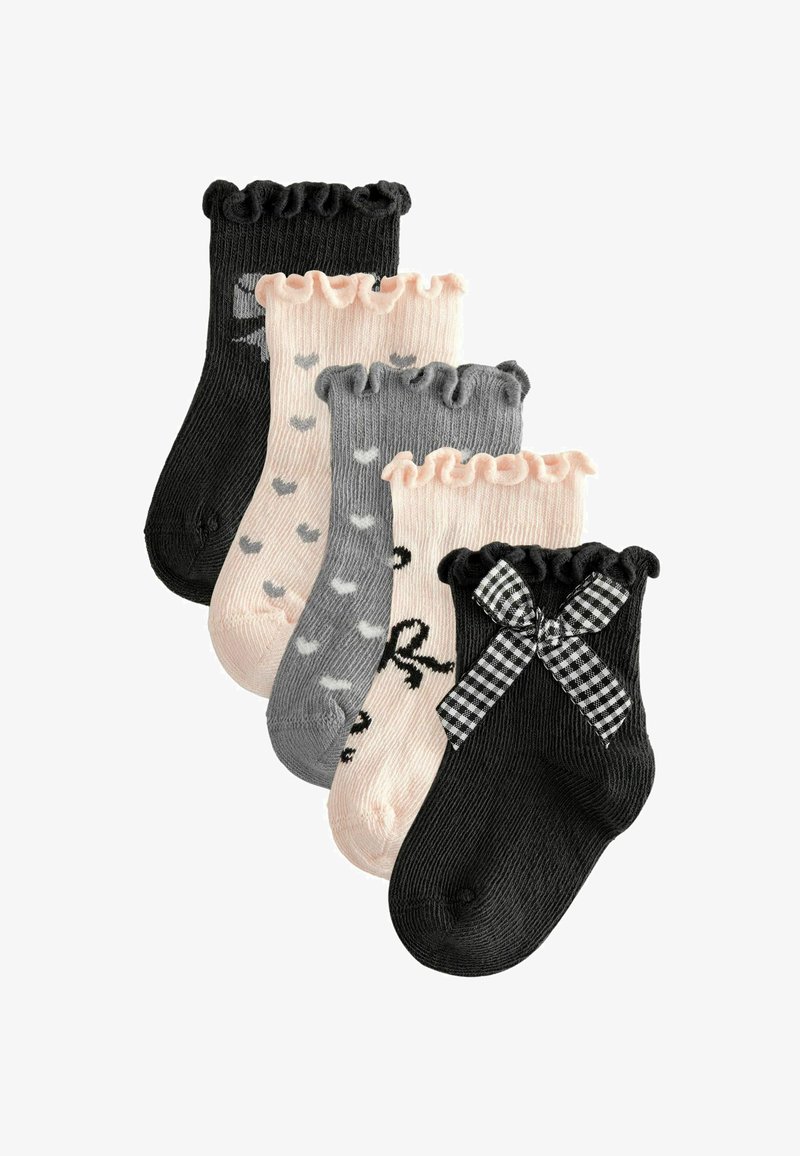 Zestaw pięciu skarpetek do kostki: czarne, różowe i szare z falbaniastymi wykończeniami. Wzory obejmują kropki oraz akcent w postaci kokardki na jednej skarpetce. Materiał z mieszanki bawełny.