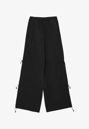 Pantaloni neri a gamba larga realizzati in un tessuto leggero con cintura elastica e coulisse. Presentano lacci regolabili all'orlo per una vestibilità personalizzabile.