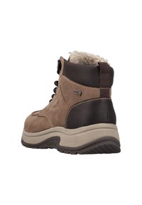 Braune Wildleder-Stiefeletten mit einem dunkelbraunen Lederabsatz, Fleece-Innenfutter und grauer Gummisohle. Sie verfügen über ein Schnürdesign und logobezogene Akzente.