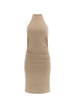 Abito bodycon color nocciola con scollo alto e dettagli arricciati in vita. Il materiale è liscio con una silhouette aderente.