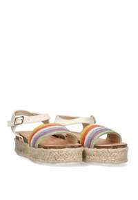 Sandalias espadrilles blancas con tiras trenzadas multicolores (rosa, amarillo, verde) y una plataforma envuelta en yute, que cuentan con correas en el tobillo ajustables.