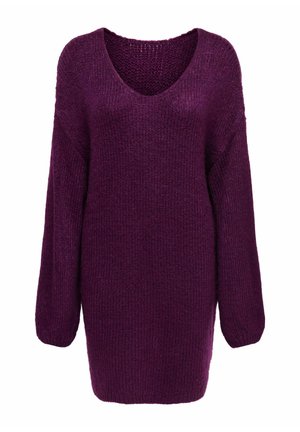 Lilla strikket genser med dyp V-hals, lange ermer og løs passform. Teksturen er myk og tykk, med et ribbestrikket mønster.