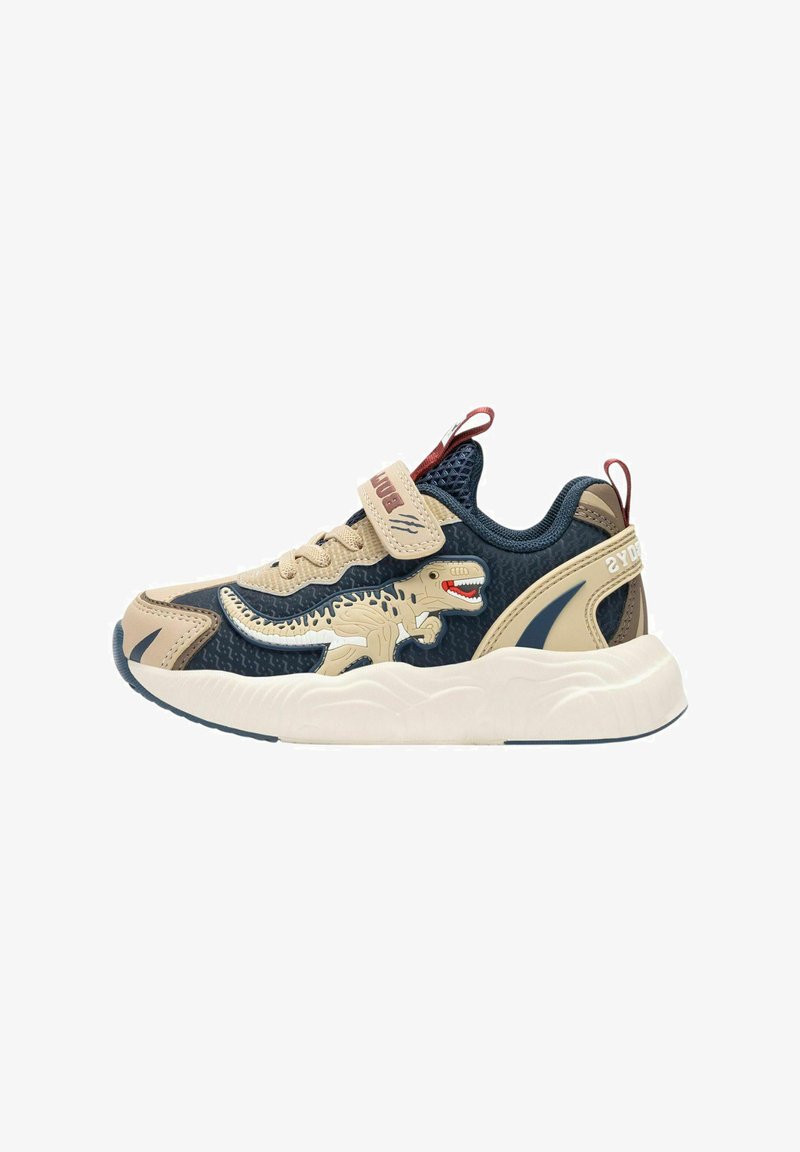Sneakers con un design beige e blu navy. Presentano una grafica di dinosauro, una parte superiore in mesh, una striscia regolabile e una suola bianca imbottita.