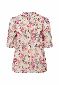 Kukkakuvioinen pusero vaaleassa kermassa, jossa on vaaleanpunaisia ja purppuran värisiä kuvioita. Mallissa on nappiaukko edessä, kolmanneksen pituiset hihat ja pitsiyksityiskohtia.