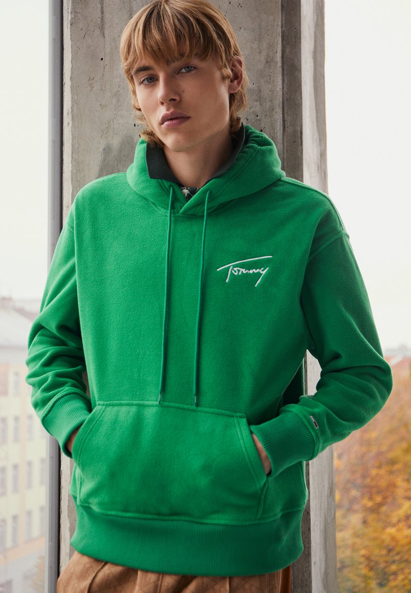 Tommy Jeans - SIGNATURE HOODIE - Hoodie - green malachite, Enlarge