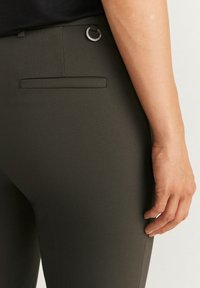 STOCKH LM DESI SLIM FIT - Chinos - black olive