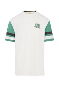 Witte katoenen t-shirt met groene mouwen met zwart-witte strepen. "PRO TEST" grafiek op de borst, ronde hals ontwerp.