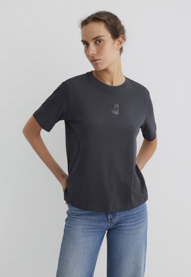 Dark gray short-sleeve t-shirt made of soft cotton. Features a small, white embroidered dog design on the chest. Casual fit and round neck.