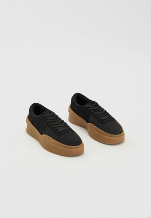 Lacoste AURA CLUB - Sneakers laag - black