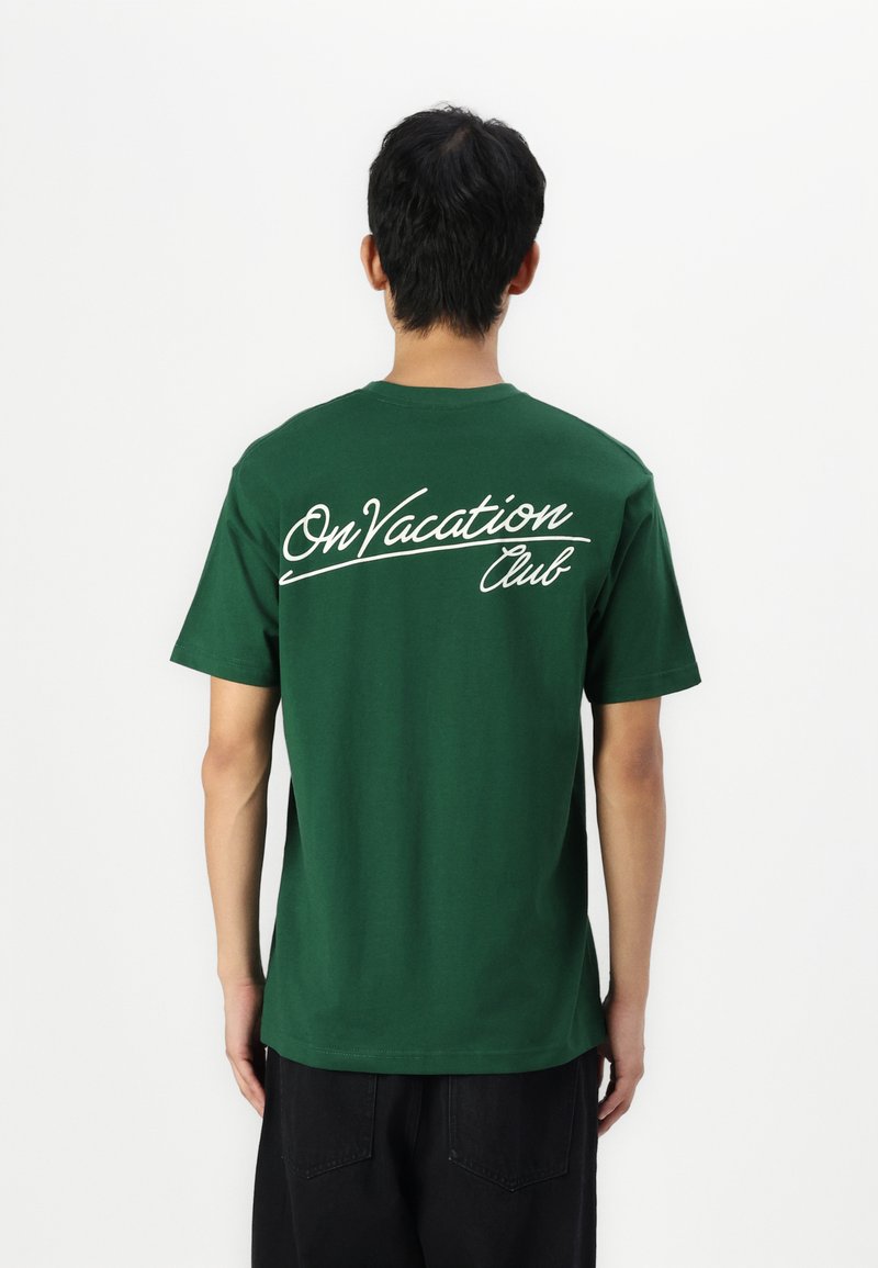 On Vacation SIGN LOGO UNISEX - Apdrukāts T-krekls - bottle green