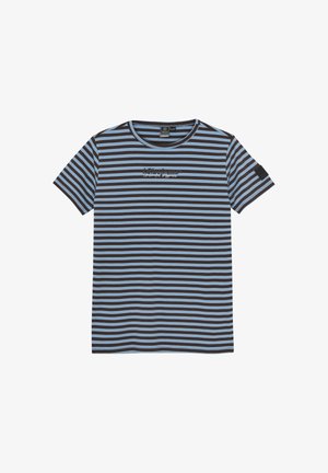 Koszulka w paski w kolorze niebieskim i czarnym. Krótkie rękawy, okrągły dekolt, z małym haftowanym logo z przodu i teksturowanym czarnym haftem na ramieniu.