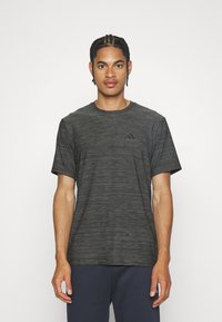 Sort, kortærmet atletisk T-shirt med en tekstureret, meleret mønster og et lille logo på brystet. Standard pasform, rund halsudskæring.