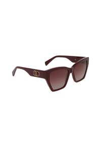 Occhiali da sole quadrati color bordeaux con lenti sfumate, angoli audaci e dettagli logo in oro sulle aste. Realizzati in plastica con una finitura liscia.
