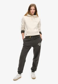 Superdry & Co ESSENTIALS BOYFRIEND czarny