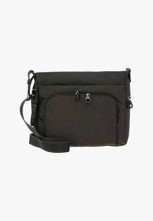 Borsa a tracolla verde scuro in tessuto texturizzato, con tasca frontale con zip, tracolla regolabile e dettaglio del logo sulla tracolla.