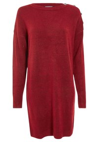 Suéter rojo de gran tamaño con mangas largas, escote redondeado y botones decorativos en el hombro. Tejido suave y texturizado con un brillo sutil.