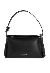 Borsa a tracolla in pelle nera con una singola tracolla, dotata di chiusura con zip, branding discreto e texture liscia.