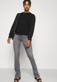 ONLY Tall ONLHUSH LIFE FLARED - Jeans Skinny Fit - grey denim