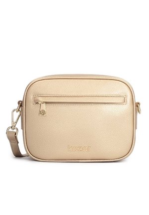 Beige rektangulær læder crossbody taske med forreste lynlåslomme, guld lynlåstræk, aftagelig rem og "kazar" præget logo.