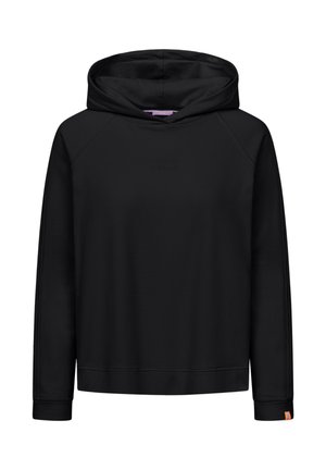 Czarna bluza z długim rękawem z kapturem, z przednią kieszenią i małą pomarańczową metką na lewym mankiecie, prezentowana na białym tle.