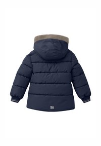 Marineblauwe pufferjack met een capuchon, voorzien van een nepbontafwerking, elastische manchet en horizontale stikdetails.